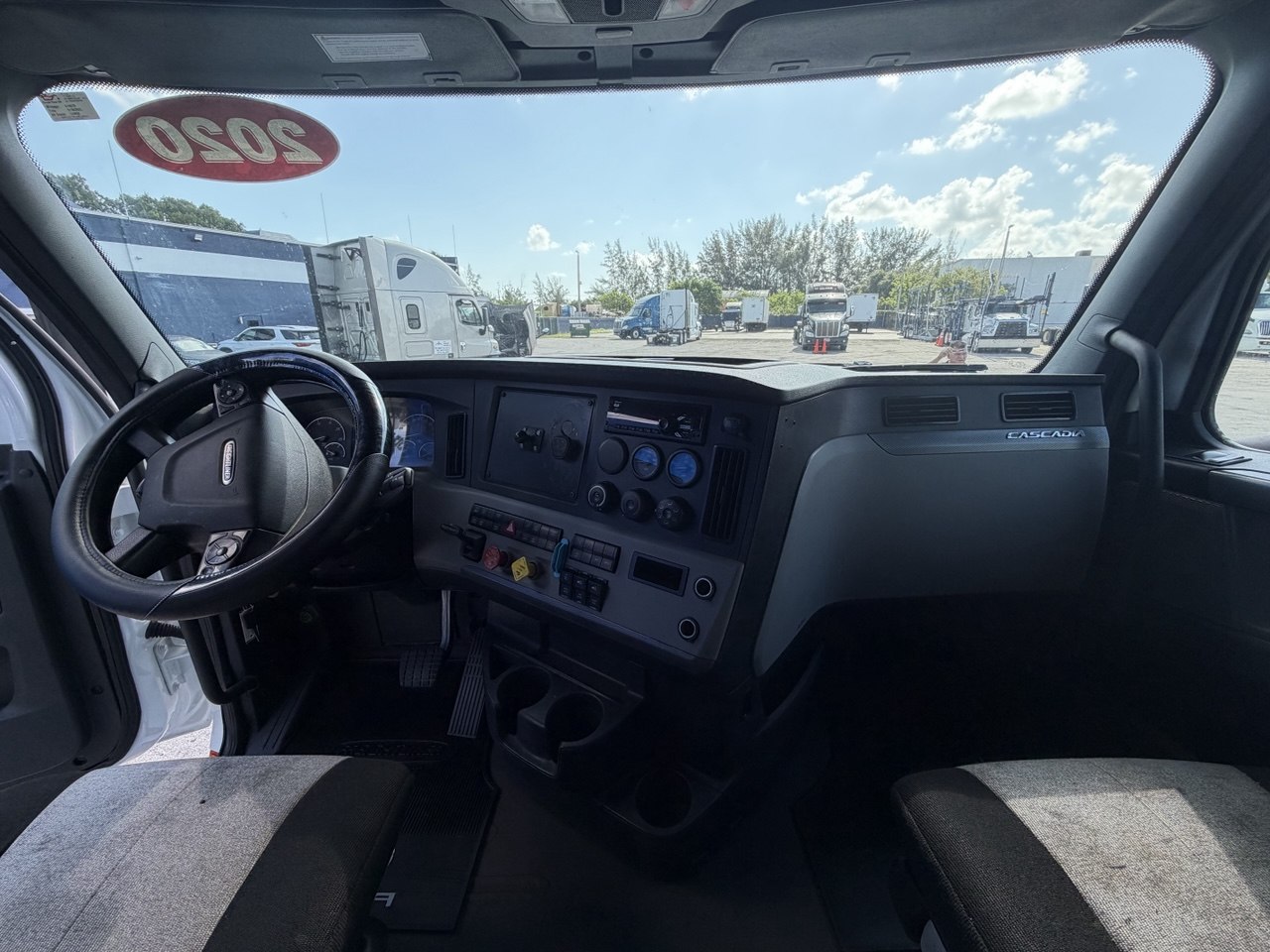 INTERIOR (3)